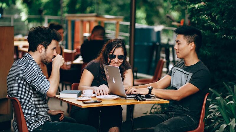 Smart Starts: Navigating the World of Credit Cards for College Students